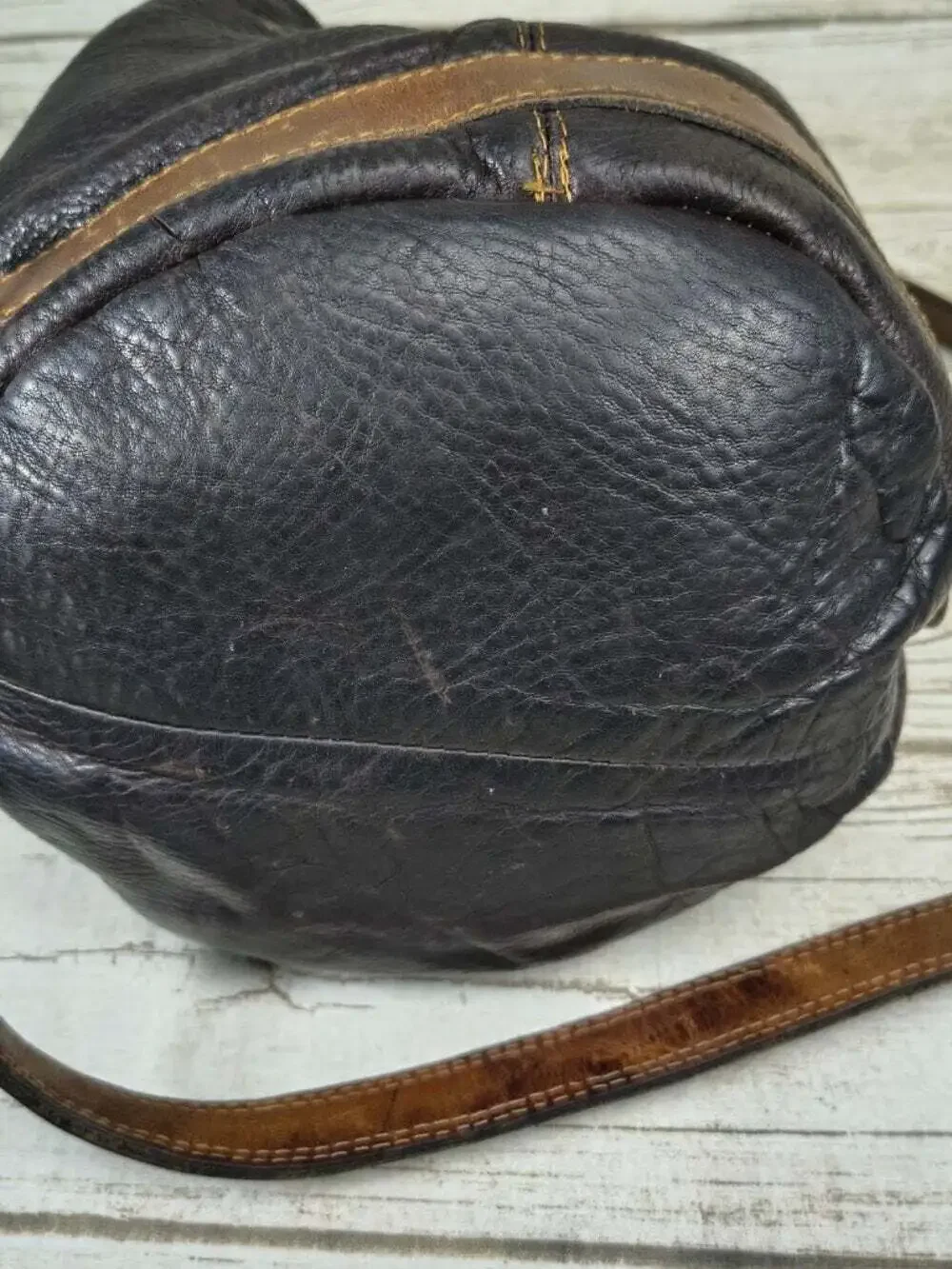 Stone Ridge Vintage Leather Drawstring Bucket Crossbody Bag